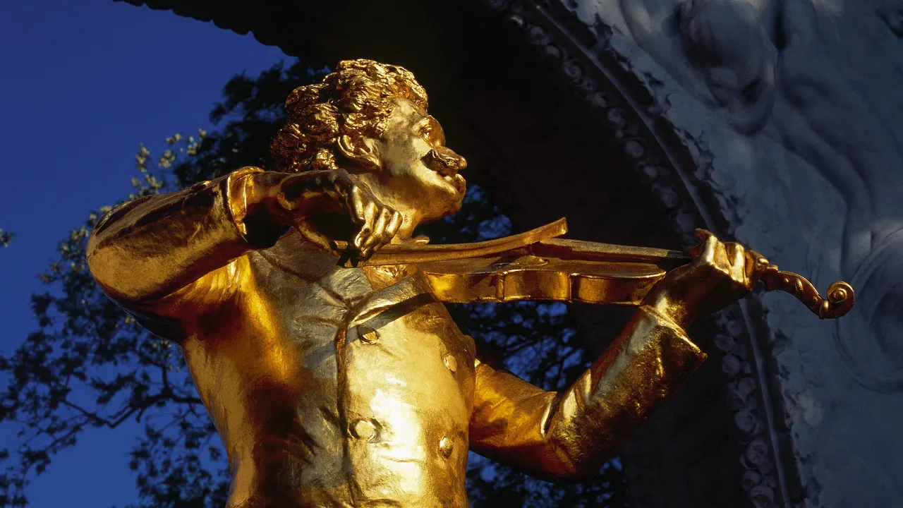 Staty av Johann Strauss den yngre i Stadtpark Wien