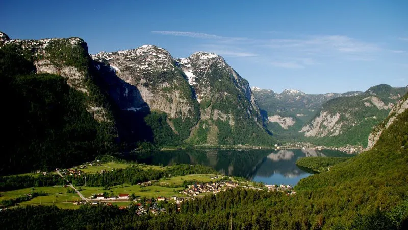 Obertraun vattenfallvägg vid Hallstättersee Semester i Österrike