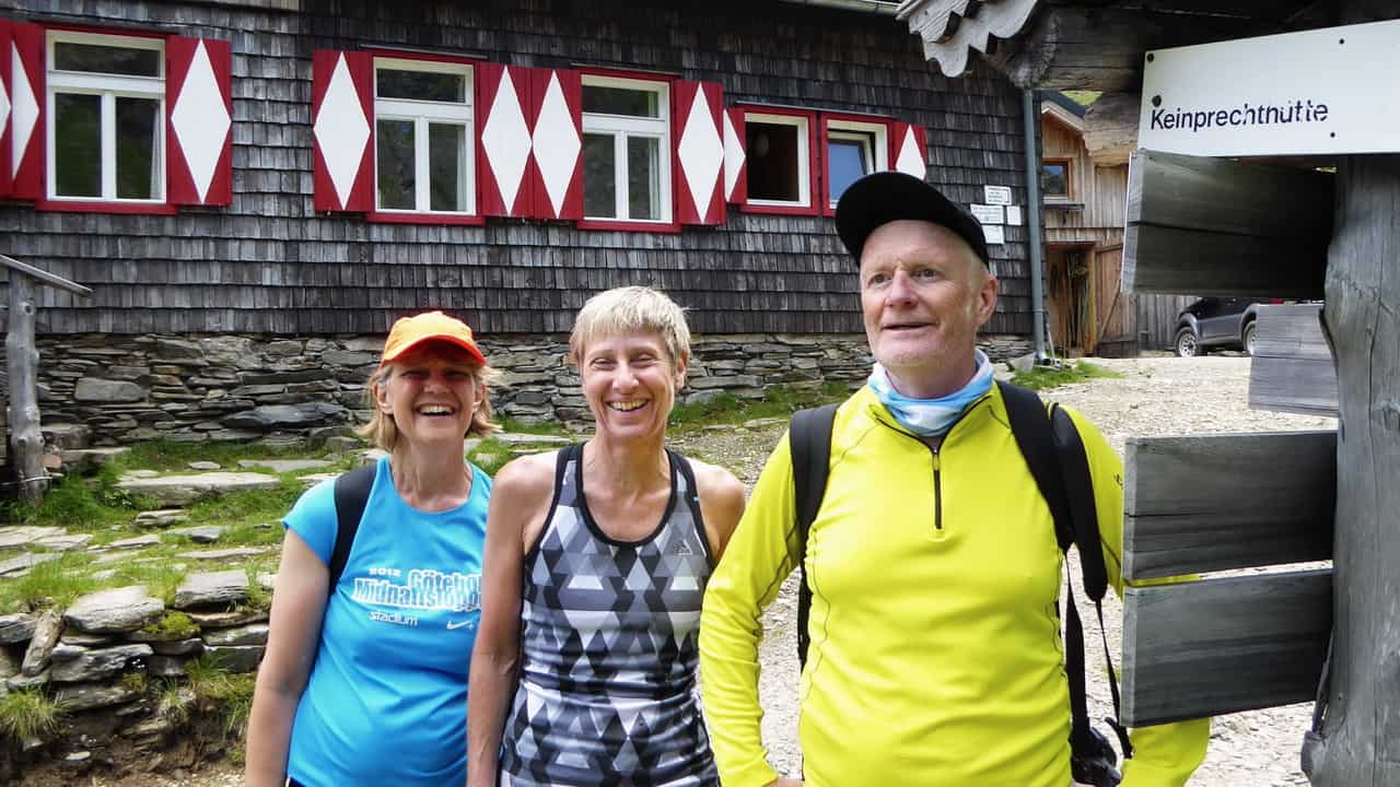 Glada vandrare vid Keinprechthütte © Austria Travel - Rusner Glada vandrare vid Keinprechthütte © Austria Travel - Rusner