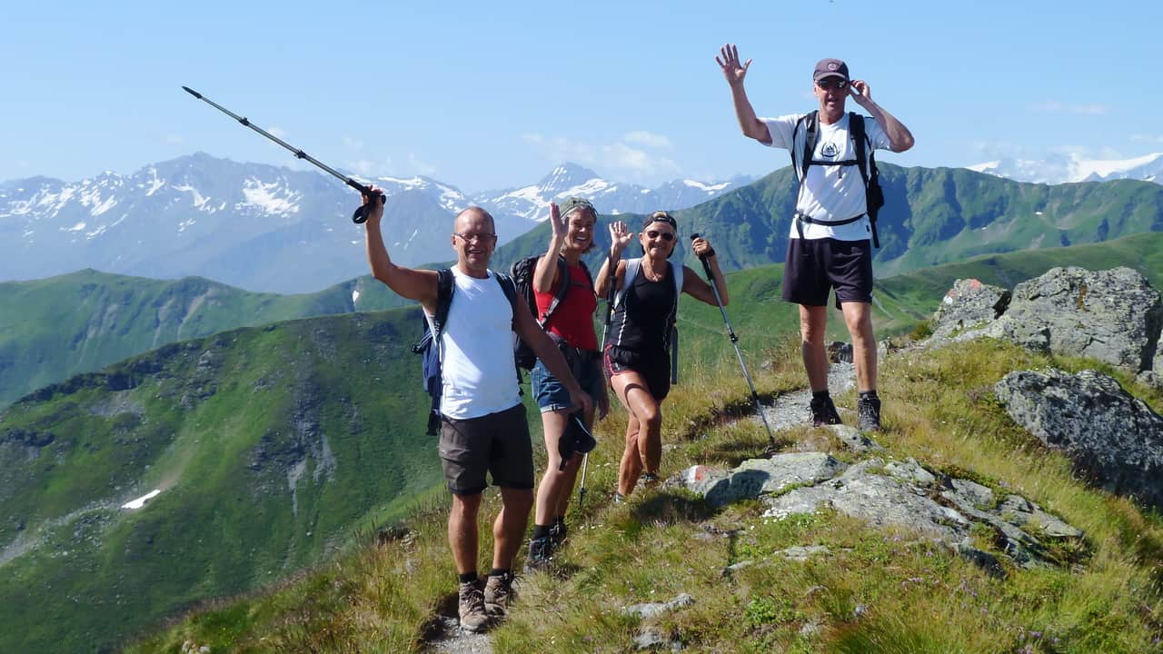 Glada vandrare i Saalbach Hinterglemm © Austria Travel - Rusner