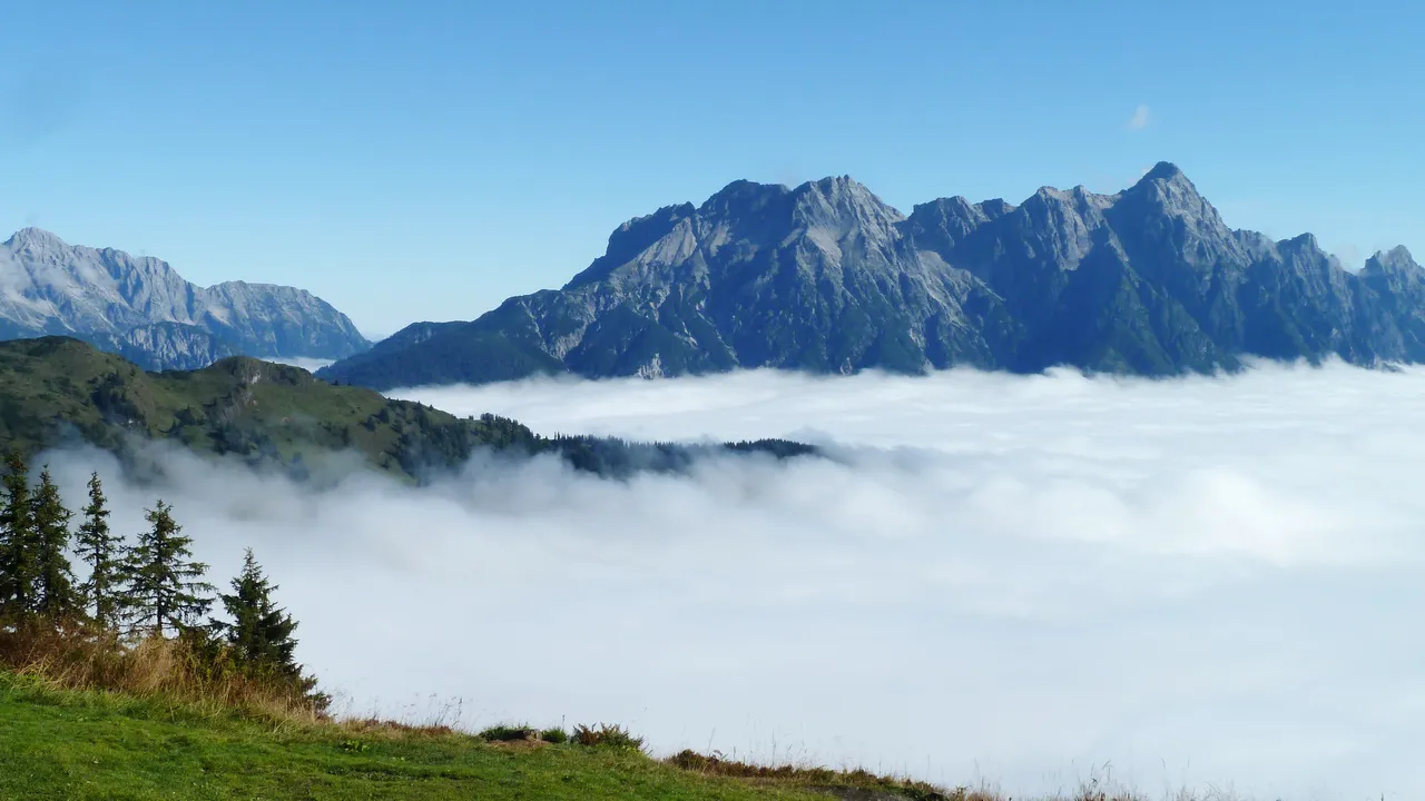 Vandring över morgondimman © Austria Travel - Rusner