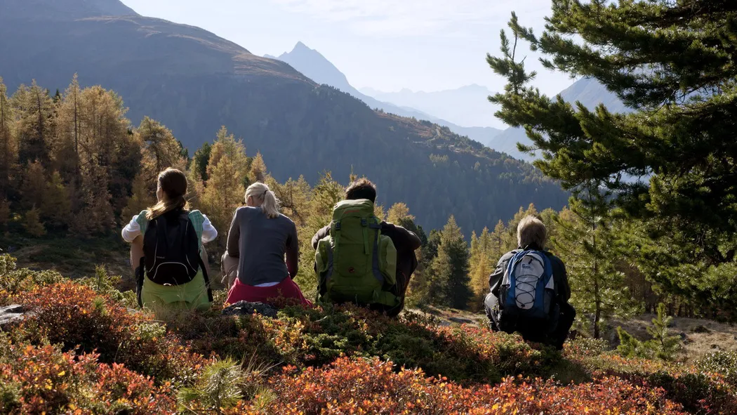 Vandra med vänner i Ischgl Paznaun Tirol Semester i Österrike