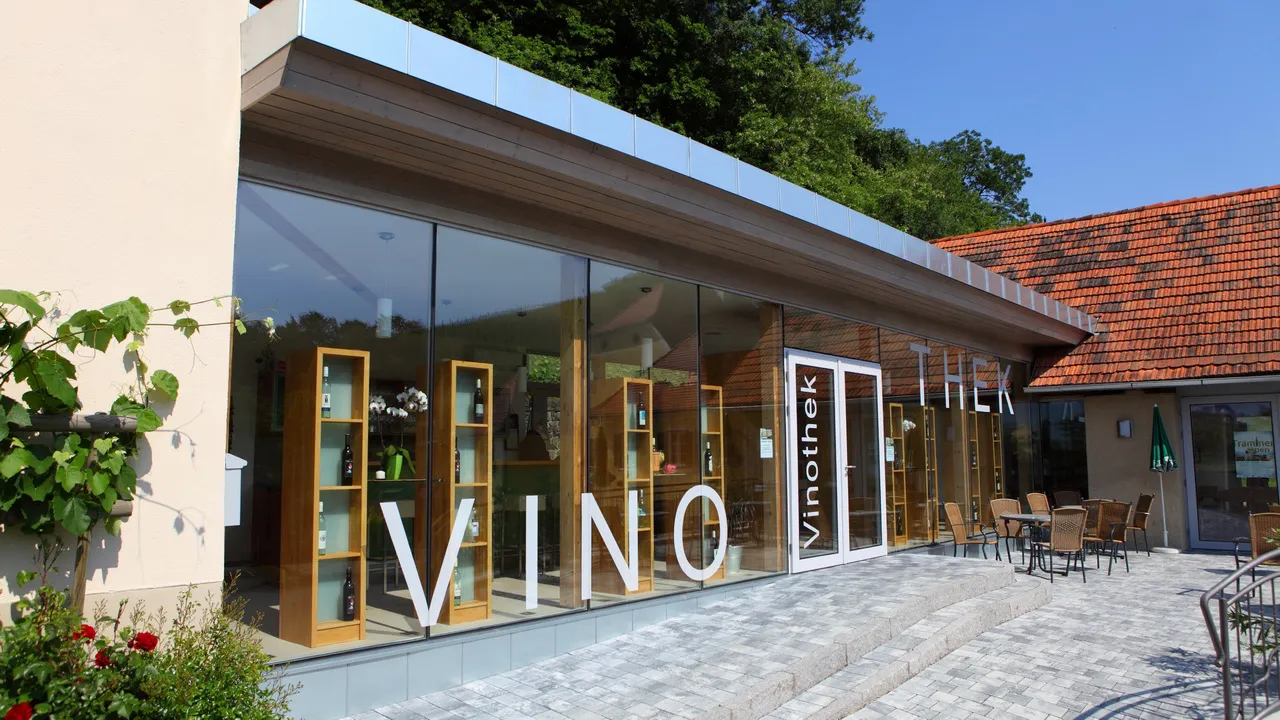 Vinothek Klöch cykling österrike
