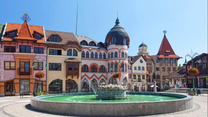 Europaplatsen i Komarno cykling längs Donau