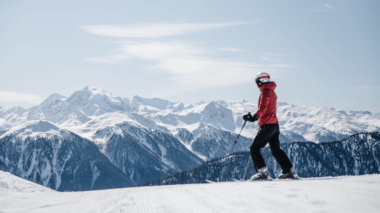 Kvinna utsikt alpin skidåkning Ortler Sulden Solda
