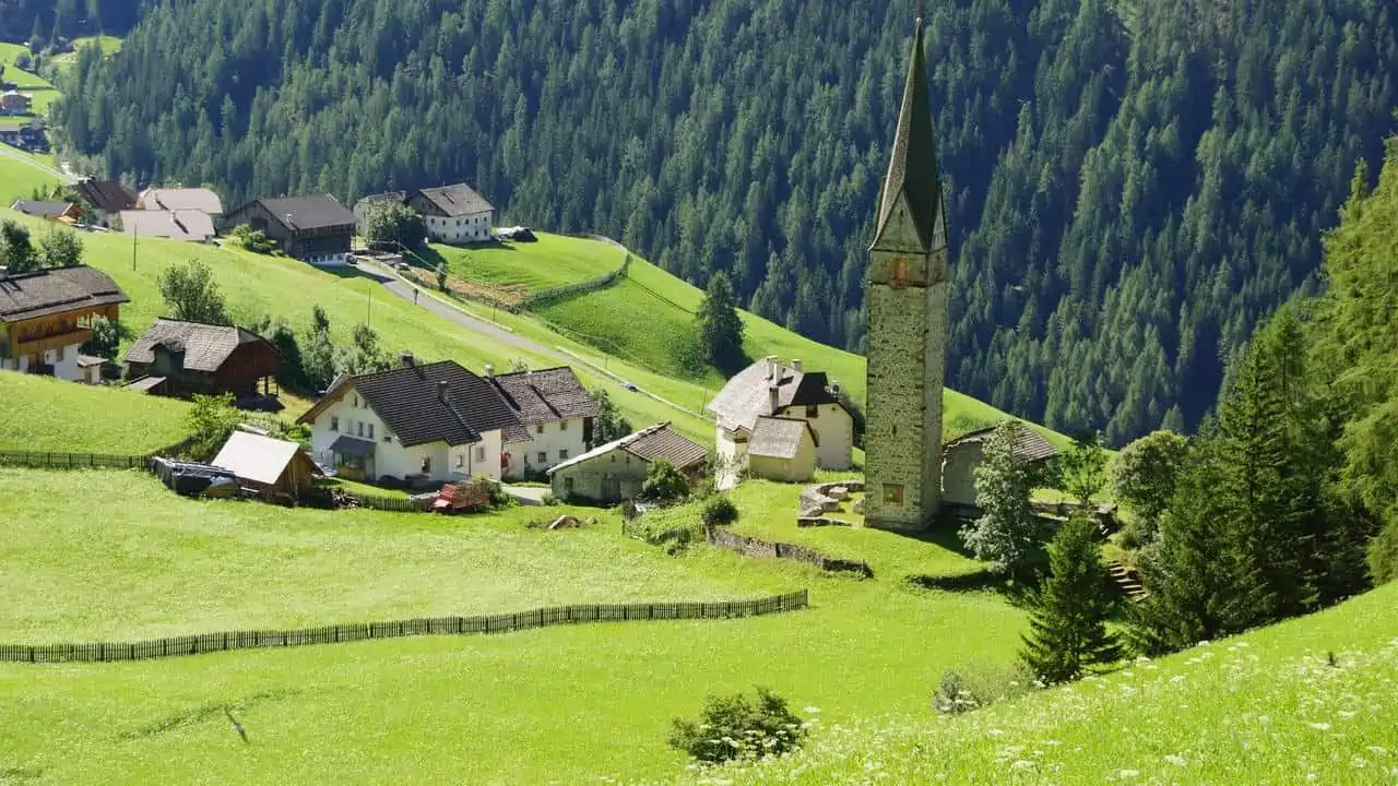 La Val-La Valle-Wengen kyrka Val Badia