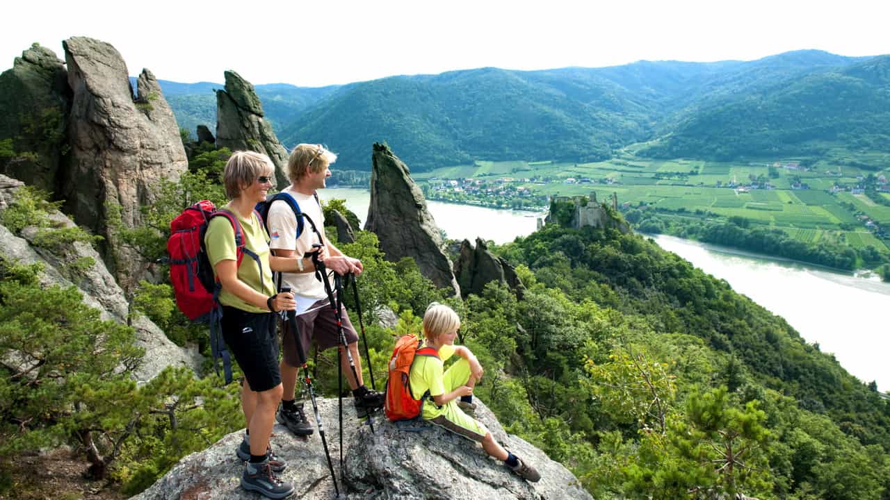 Utsikt familj vandring Wachau World Heritage Trail
