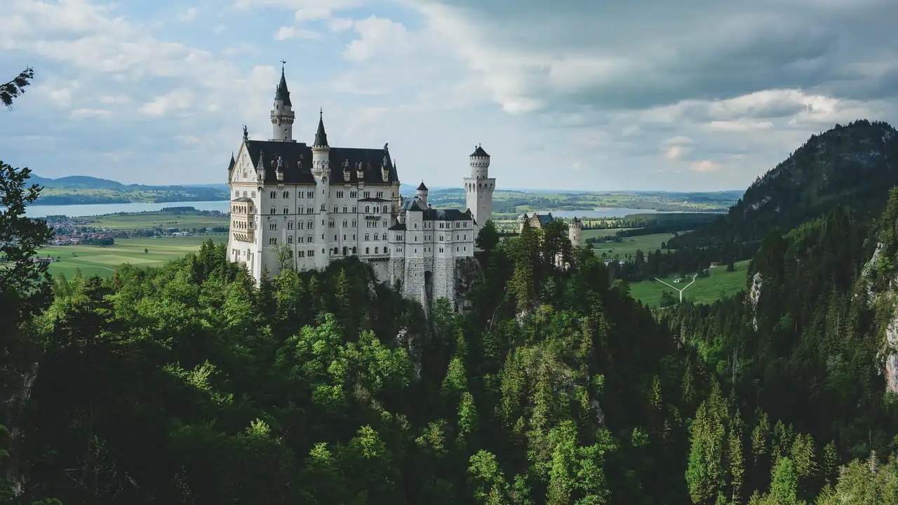 Vandra från Füssen till Meran Slottet Neuschwanstein från Marienbrücke