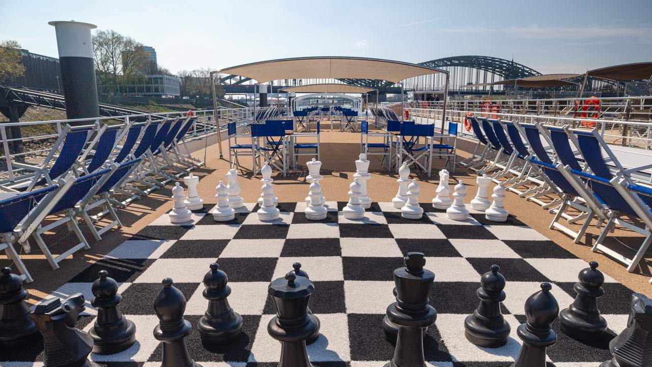 MV Lisabelle - Soldäck med schackbräde