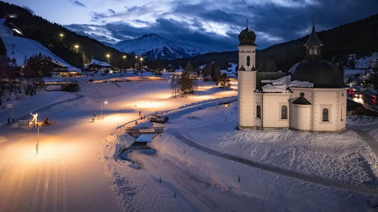 Seekirchl längdspåre Seefeld kväll vinter snö